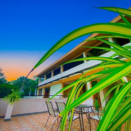 Sparkling Resort Катарагама Экстерьер фото