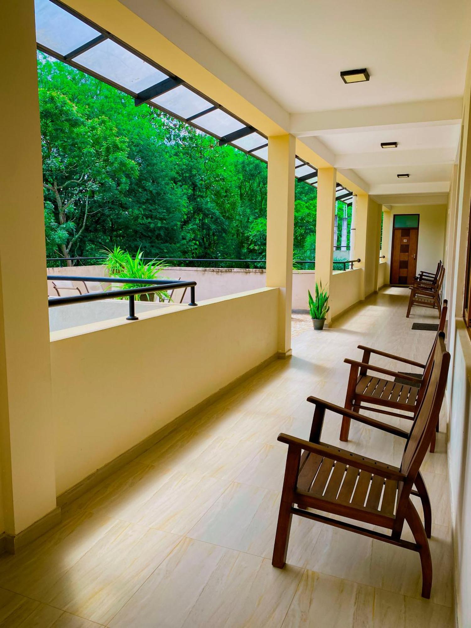 Sparkling Resort Катарагама Экстерьер фото